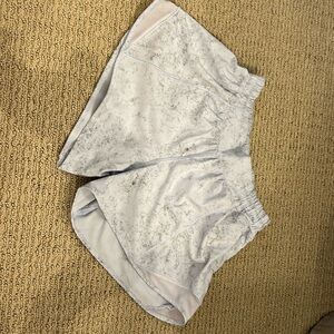 Lululemon Hotty Hot Shorts - Size 6 - Lavender and White